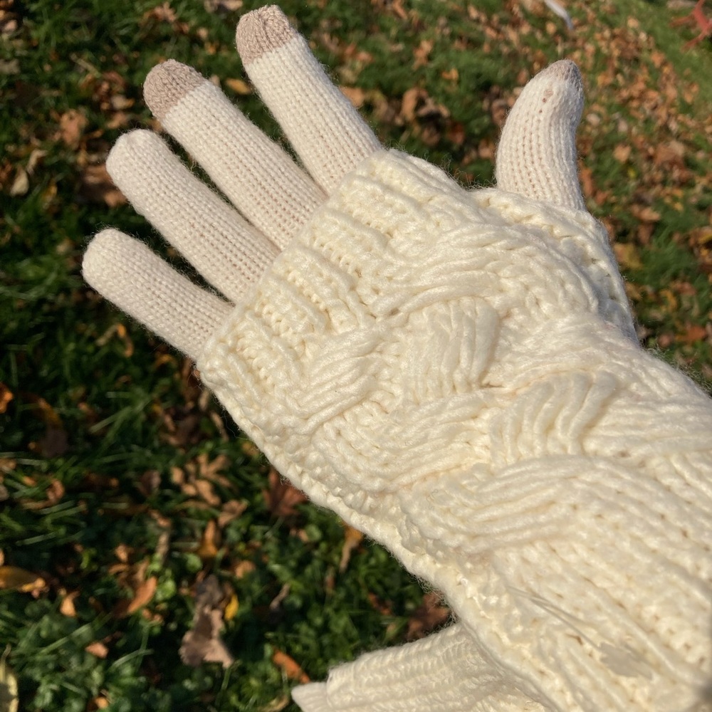 White Knit Gloves